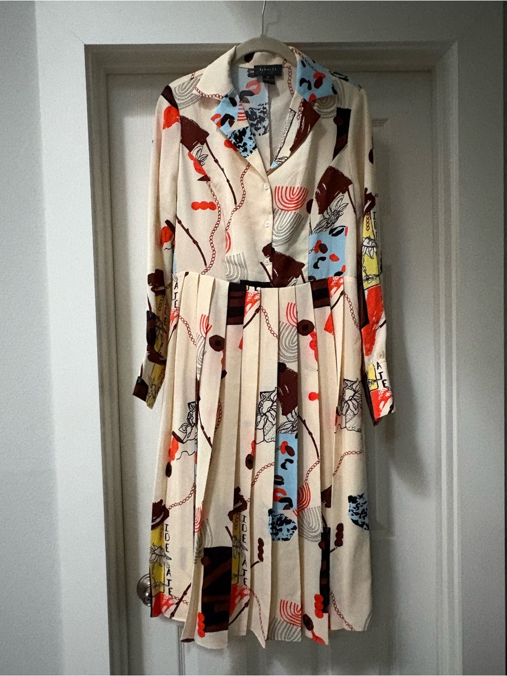 Gracia Cream Multicolor Abstract-Print Long-Sleeve Pleated Dress